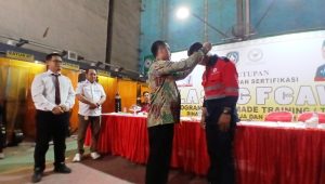 Tutup Pelatihan Las 4G FCAW di Batam, Aman Siapkan Tenaga Kerja Lokal Kompeten