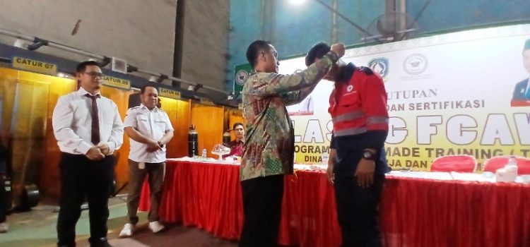 Tutup Pelatihan Las 4G FCAW di Batam, Aman Siapkan Tenaga Kerja Lokal Kompeten